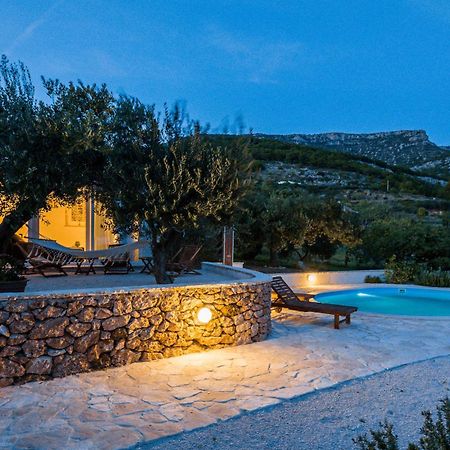 Holiday Home Zlatni San - Private Heated Pool โบล ภายนอก รูปภาพ