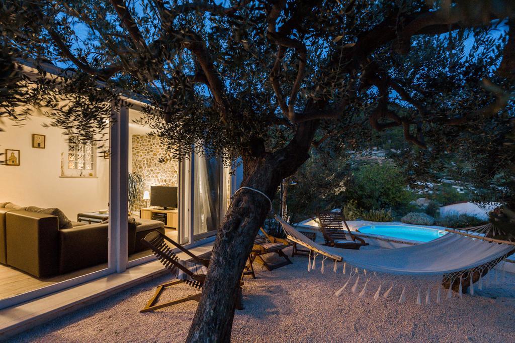 Holiday Home Zlatni San - Private Heated Pool โบล ห้อง รูปภาพ