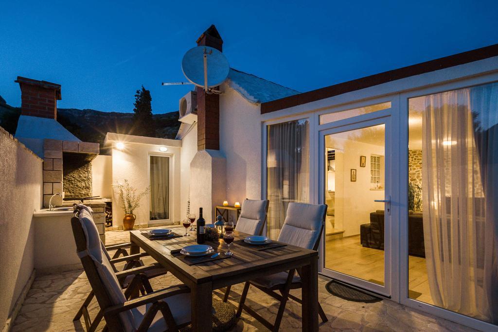 Holiday Home Zlatni San - Private Heated Pool โบล ห้อง รูปภาพ