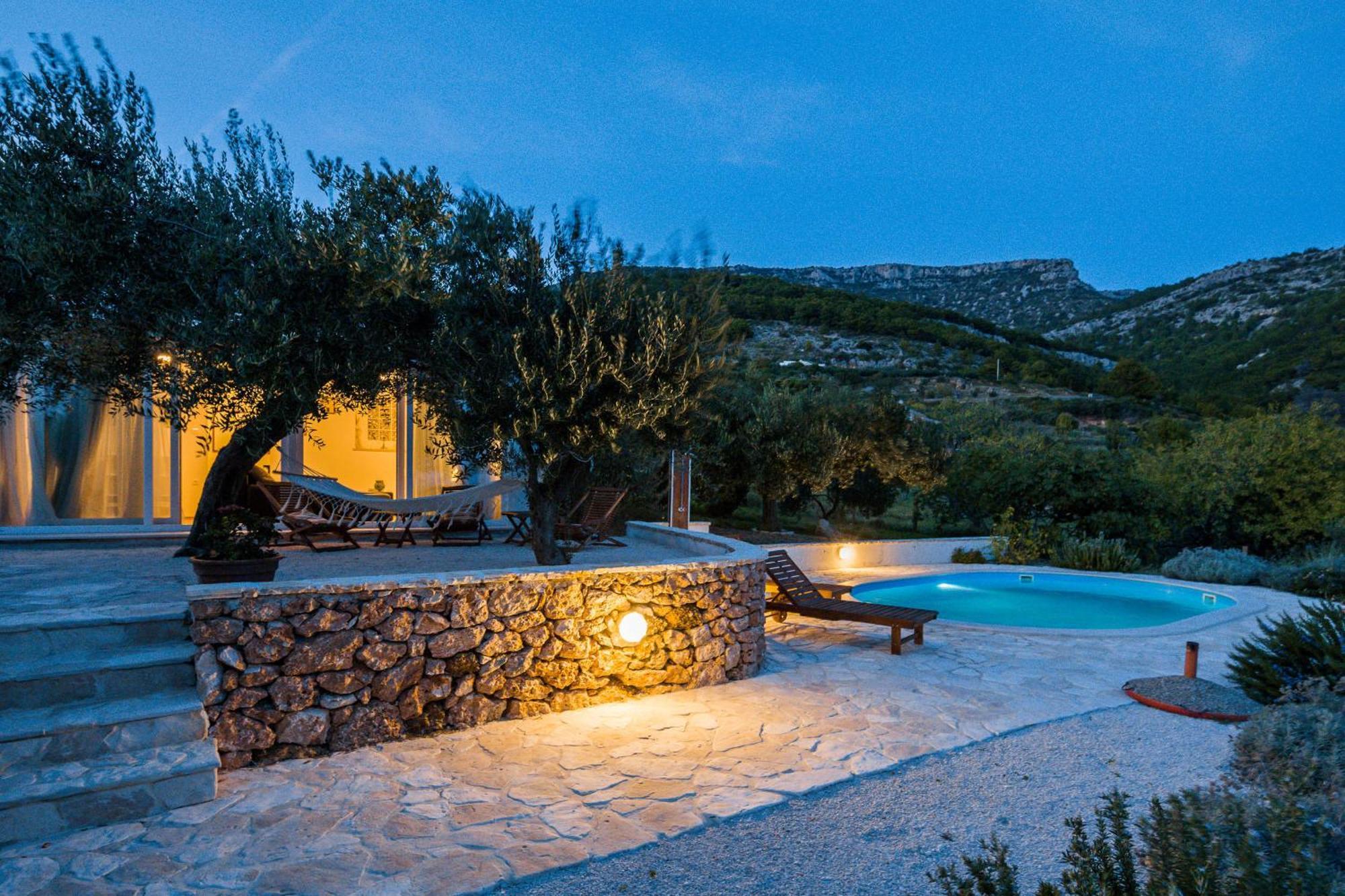 Holiday Home Zlatni San - Private Heated Pool โบล ภายนอก รูปภาพ