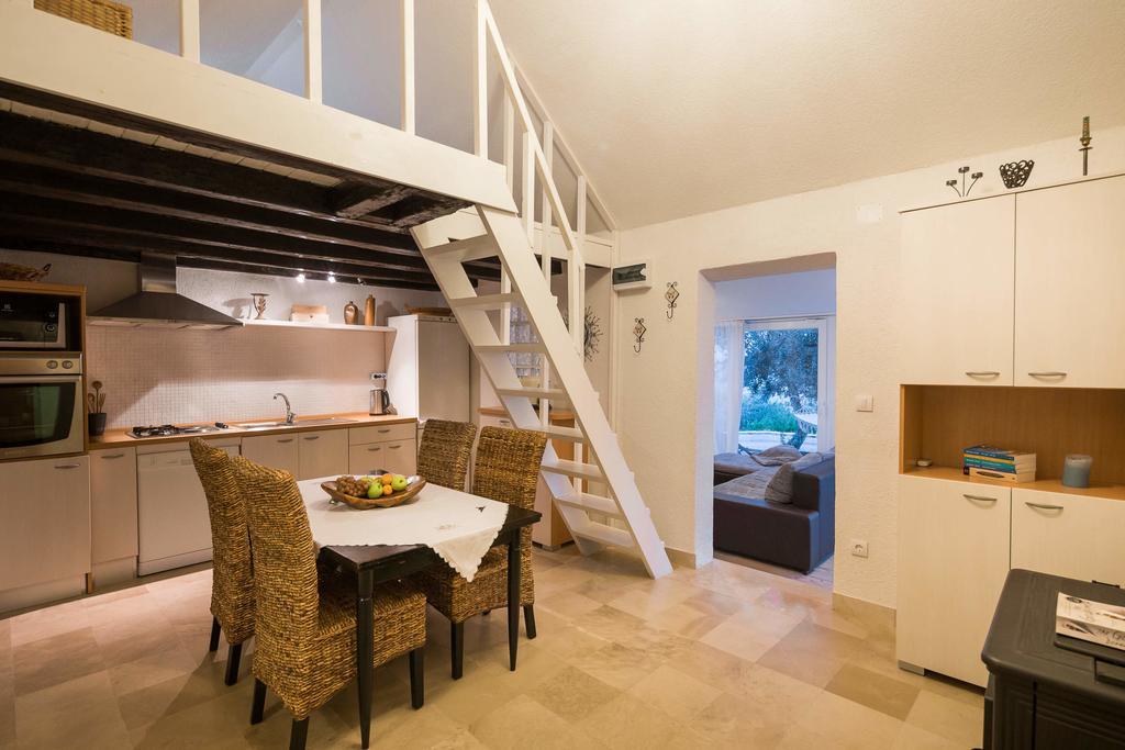 Holiday Home Zlatni San - Private Heated Pool โบล ห้อง รูปภาพ