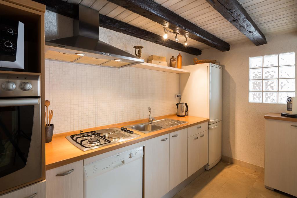 Holiday Home Zlatni San - Private Heated Pool โบล ห้อง รูปภาพ
