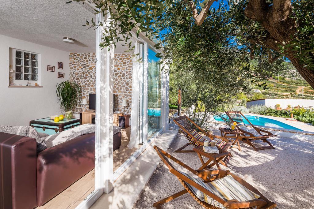 Holiday Home Zlatni San - Private Heated Pool โบล ห้อง รูปภาพ