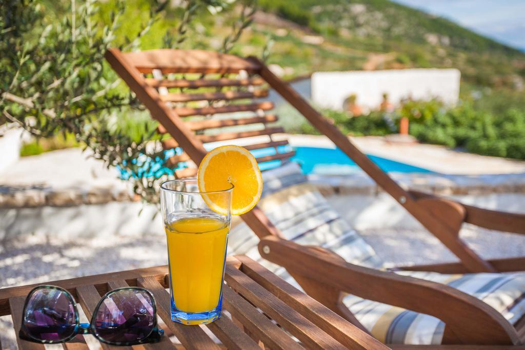 Holiday Home Zlatni San - Private Heated Pool โบล ห้อง รูปภาพ