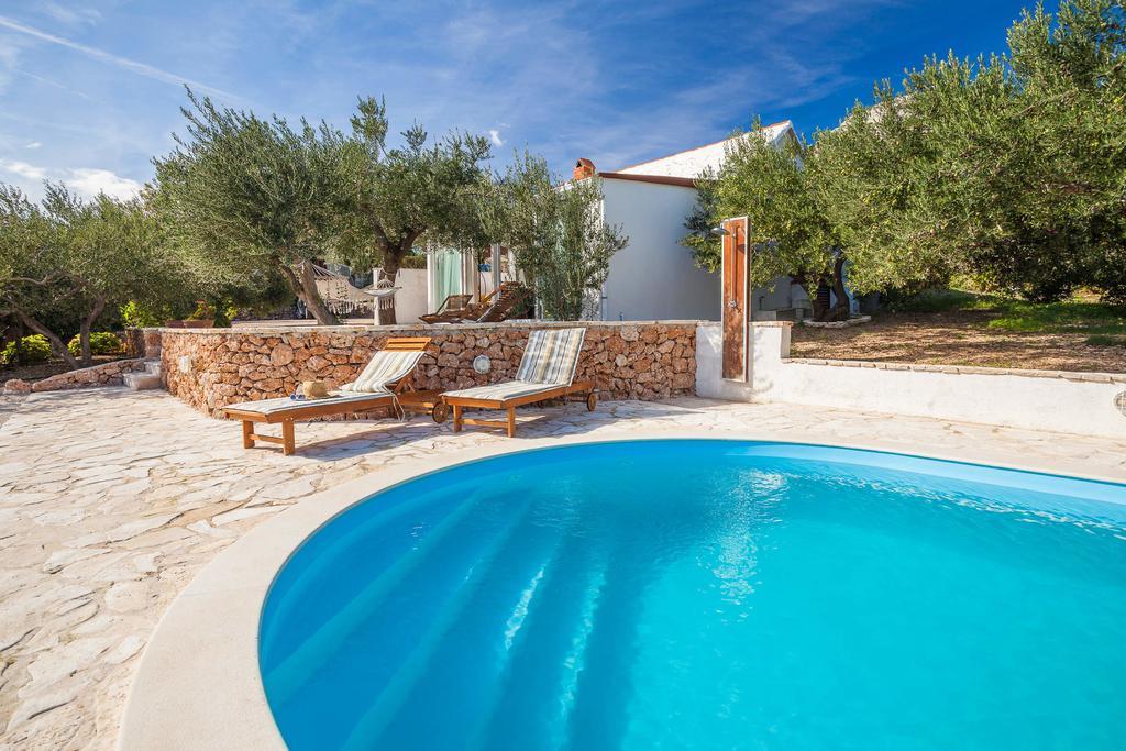 Holiday Home Zlatni San - Private Heated Pool โบล ห้อง รูปภาพ