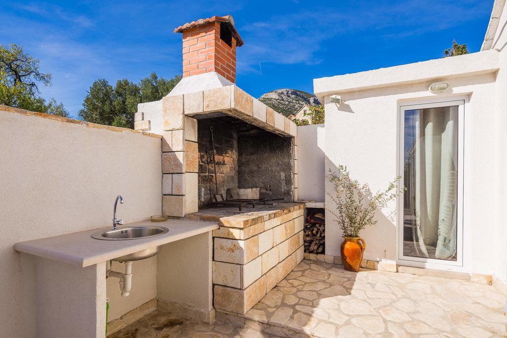 Holiday Home Zlatni San - Private Heated Pool โบล ห้อง รูปภาพ