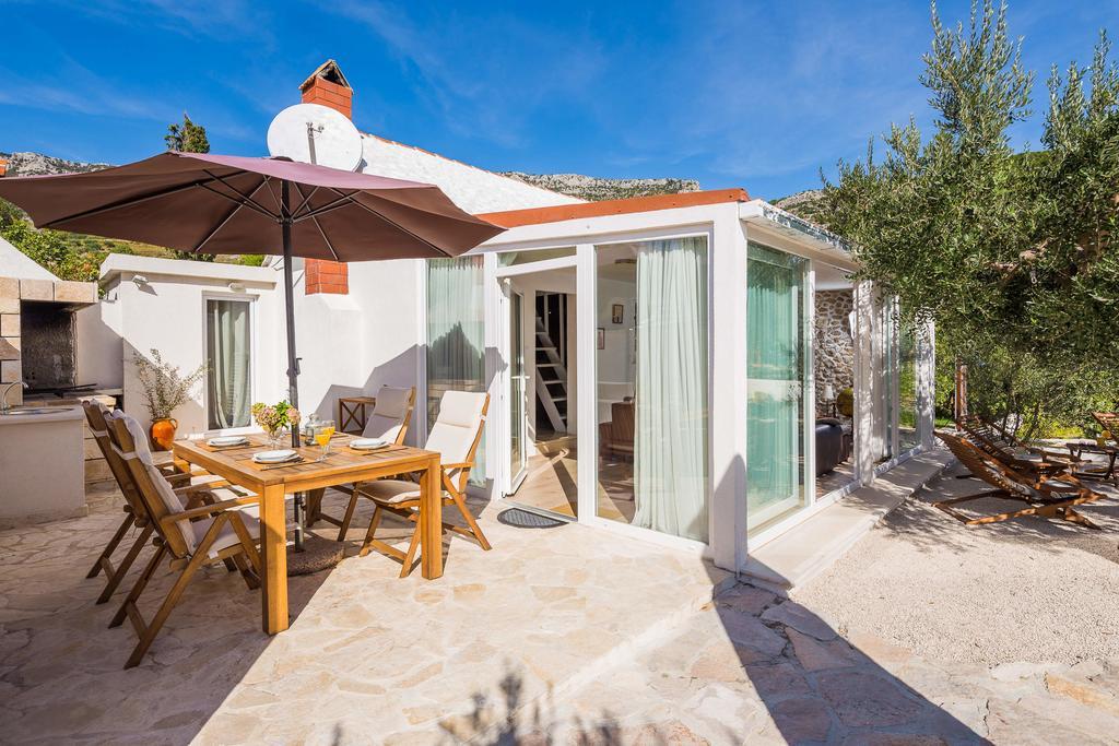 Holiday Home Zlatni San - Private Heated Pool โบล ห้อง รูปภาพ