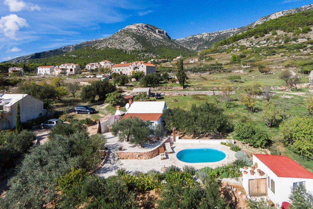 Holiday Home Zlatni San - Private Heated Pool โบล ห้อง รูปภาพ