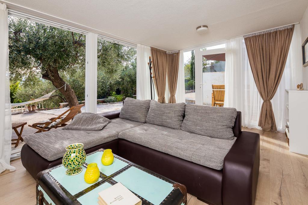 Holiday Home Zlatni San - Private Heated Pool โบล ห้อง รูปภาพ