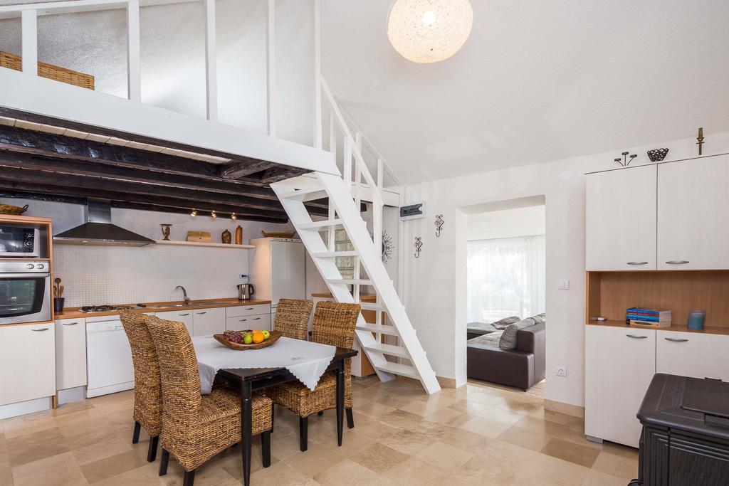 Holiday Home Zlatni San - Private Heated Pool โบล ห้อง รูปภาพ