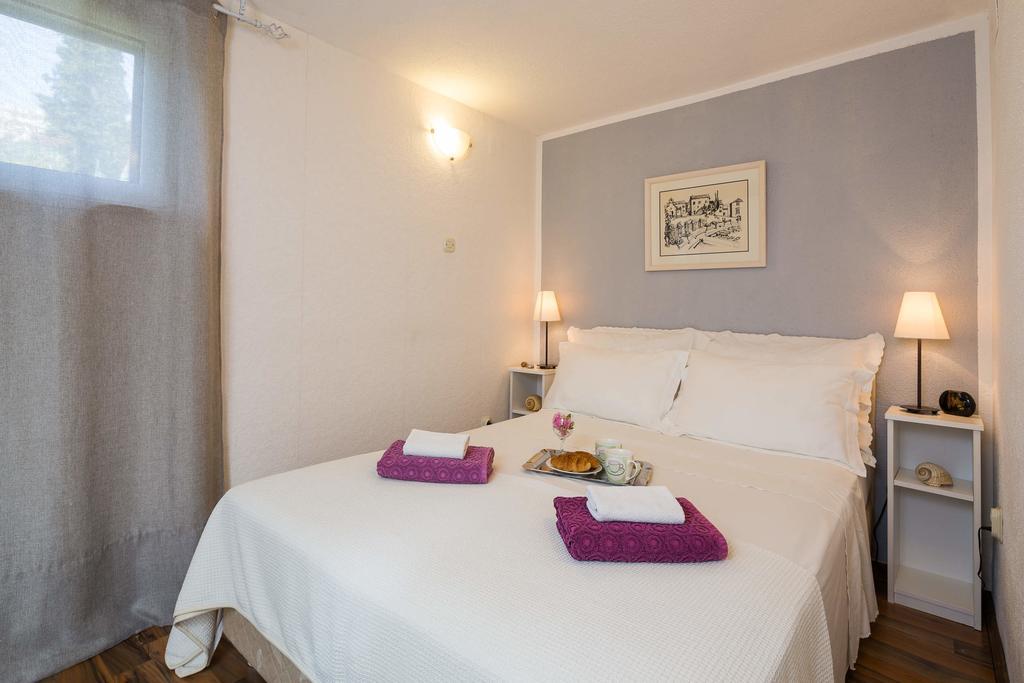 Holiday Home Zlatni San - Private Heated Pool โบล ห้อง รูปภาพ